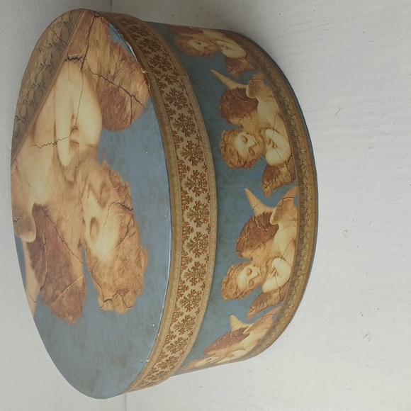 Raphael Embracing Cherubs Hat Box Decorative Storage Box 14" Diameter EUC - Picture 4 of 13